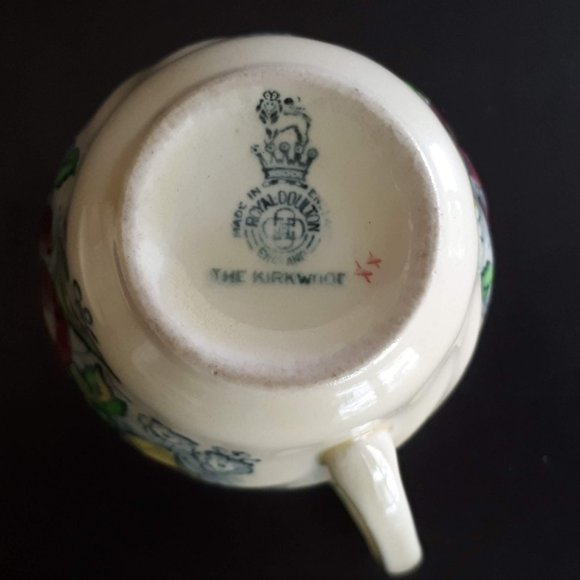 Set of 4 Royal Doulton Demitasse Cup Saucer The Kirkwood Flowers & Fruits design - Picture 7 of 8